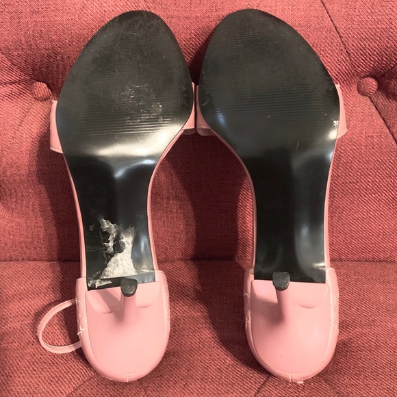 Carlos Santana Pink Heels with Floral Perforation - Picture 5 of 6